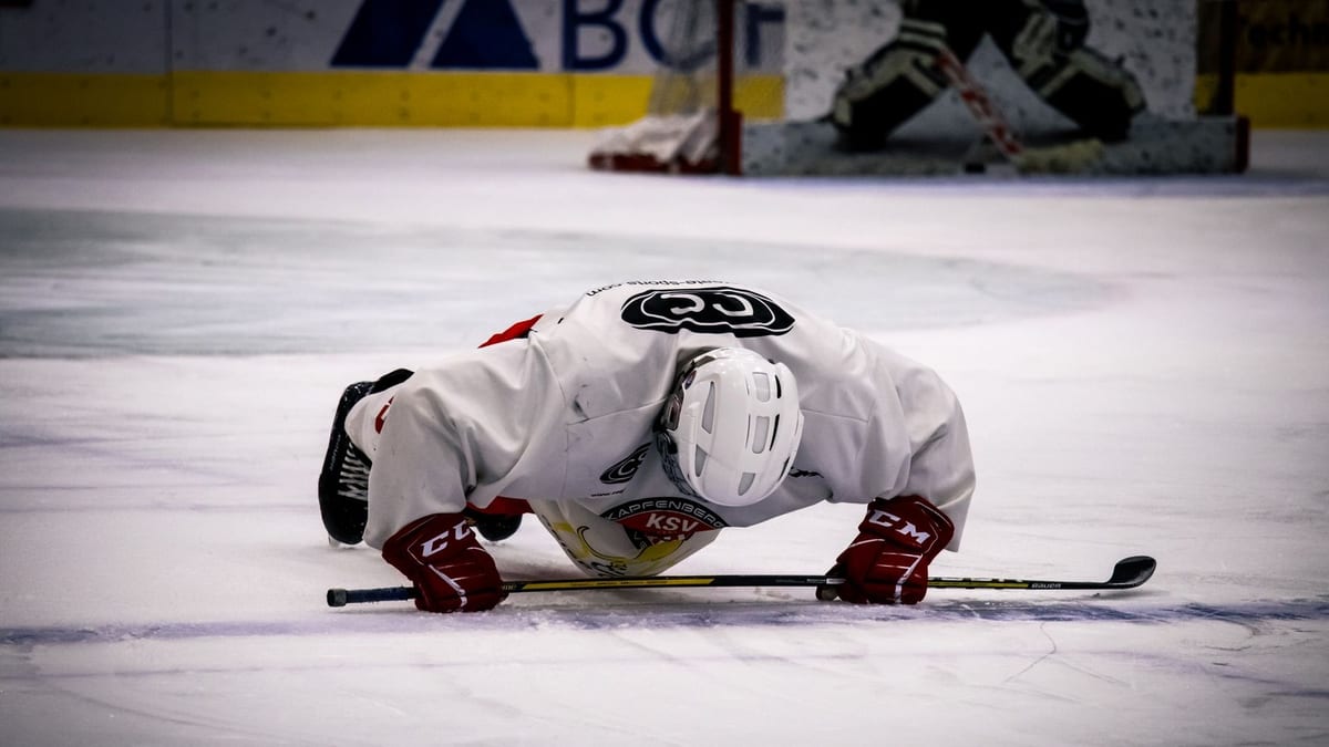 Canadiens weigh goaltending options, Bruins' Zacha uncertain future